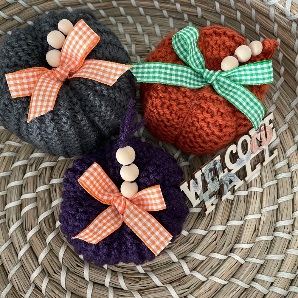 Fall home decor. knitted pumpkins.
